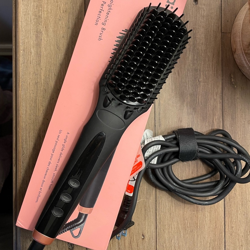 AMIKA Polished Perfection Straightening Brush